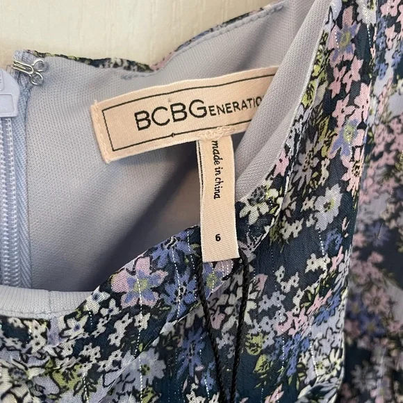 BCBG BABYDOLL FLORAL DRESS,MINI LENGTH, SIZE 6. BALLOON SLEEVES, SQUARE NECKLINE - Picture 6 of 16